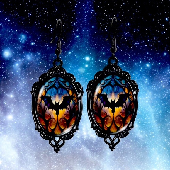 Vintage Cameo Style Gothic Bat‎ Earrings Glass Encased Alloy & Iron Hook - Picture 10 of 10